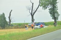 dwa samochody, które uczestniczyły w wypadku na DW 916