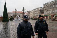 wspólny patrol policji i straży miejskiej