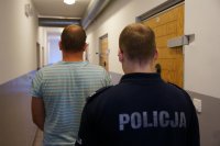 Zatrzymani przez raciborskich kryminalnych dwaj sprawcy kradzieży dwóch kół z naczepy ciągnikowej