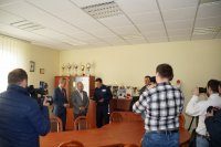 Komendant Powiatowy Policji w Raciborzu wraz z Prezydentem Raciborza podziękował taksówkarzowi za pomoc w zatrzymaniu oszusta