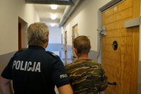 Zatrzymany 46-letni mężczyzna, który nielegalnie poszukiwał skarbów na polu