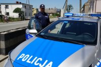 Nowy radiowóz dla krzyżanowickich policjantów, auto przejmuje dzielnicowy Andrzej Chudyga