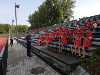 Policjant i przedstawicielka sanepidu podczas spotkania z dziećmi mówili o bezpieczeństwie