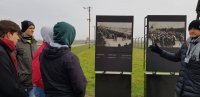 Uczniowie szkół z Raciborza w Oświęcimiu w trakcie realizacji projektu dotyczącego mowy nienawiści