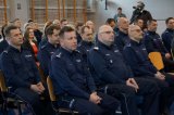 Szef śląskiej policji z kierownictwem raciborskiej słuchają przemówienia