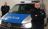 zdjęcie kolorowe, przedstawiające policjantów KPP w Raciborzu oraz radiowóz