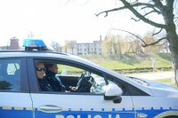 Policjanci kontrolują park Zamkowy
