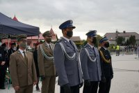 Widoczni na apelu policjanci, straż pożarna i leśnicy