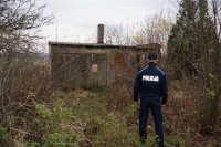 Kontrola pustostanów przez policję pod kątem udzielenia pomocy bezdomnym