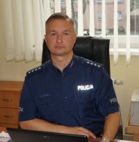 Oficer prasowy raciborskiej policji w mundurze