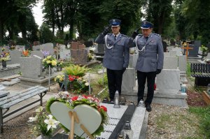 Komendanci na grobie zabitego aspitanta Michała Kędzierskiego