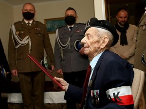 Major Szlapański w tle komendanci służb mundurowych