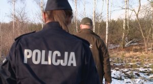 Policjantka i Strażnik Leśny podczas kontroli lasów