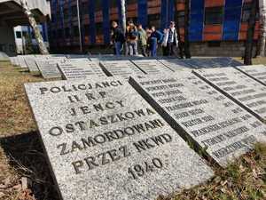 Tablica Pamiątkowa poswięcona zabitym Policjantom