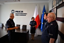 na zdjęciu policjanci w trakcie uroczystości