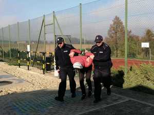 Policjanci zatrzymują osobę związaną z podłożeniem ładunku wybuchowego w szkole