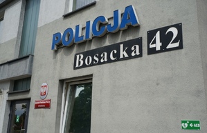 Widok od frontu budynku raciborskiej komendy policji