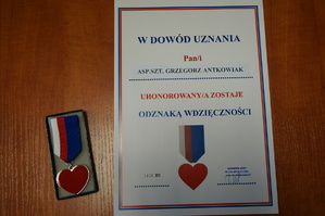 Dyplom i odznaka w kształcie serca