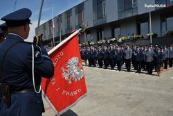 Awatar widok pocztów sztandarowych policji