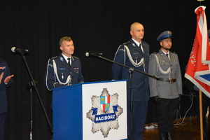 Komendant Powiatowy Policji w czasie witania gości