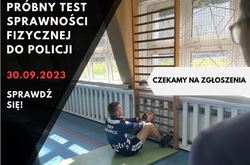 mężczyzna robi brzuszki przy drabinkach