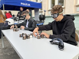 na zdjęciu uczniowie