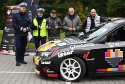 na zdjęciu policjanci z ruchu drogowego