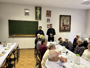 na zdjęciu uczestnicy debaty