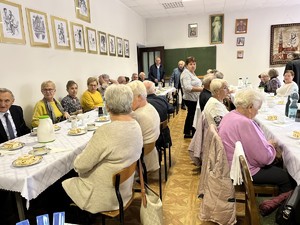 na zdjęciu uczestnicy debaty