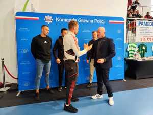 na zdjęciu skradanie gratulacji zawodnikom