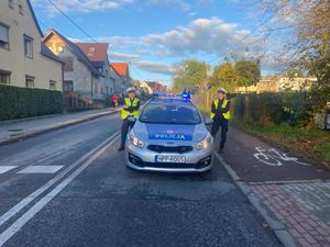 NA ZDJĘCIU POLICJANTKI Z RUCHU DROGOWEGO