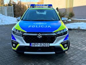 na zdjęciu radiowóz suzuki