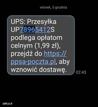 na zdjęciu wiadomość sms z treścią przesyłka podlega opłatą celnym