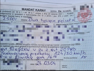 na zdjęciu mandat na kwotę 2500 złotych