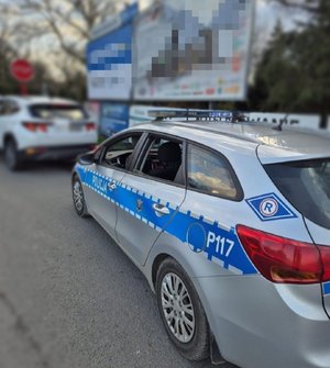 na zdjęciu hyundai i radiowóz