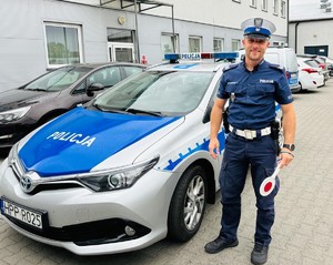 na zdjęciu policjant ruchu drogowego sebastian Sekuła