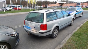 na zdjęciu samochód volkswagen podczas kontroli
