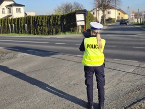NA ZDJECIU POLICJANTKA MIERZY PREDKOSC