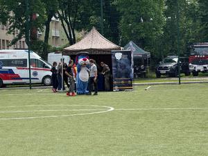 na zdjeciu sznupek i dzieci