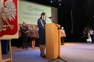 na zdjęciu oficer prasowy w trakcie Święta Policji