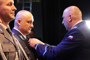 na zdjęciu wręczenie wyróżnienia
