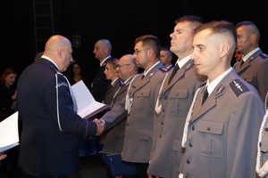 na zdjęciu policjanci biorący udział w obchodach święta Policji