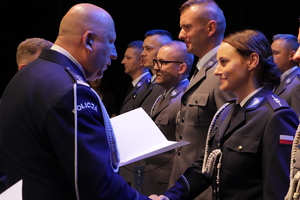 na zdjęciu policjanci biorący udział w obchodach święta Policji
