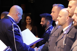 na zdjęciu policjanci biorący udział w obchodach święta Policji