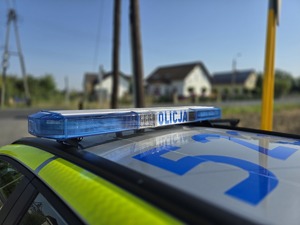na zdjęciu sygnały policyjne