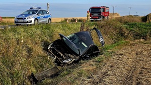 na zdjęciu rozbity samochód