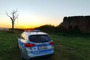 na zdjęciu radiowóz policyjny