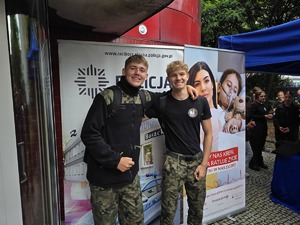 na zdjęciu uczniowie klasy mundurowej