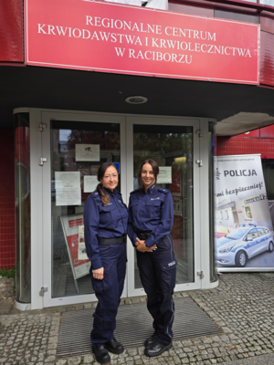 na zdjęciu policjantki