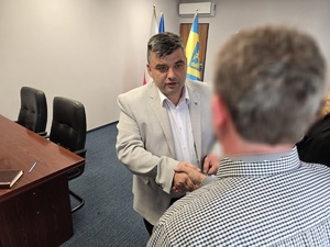 na zdjęciu burmistrz dziękuje